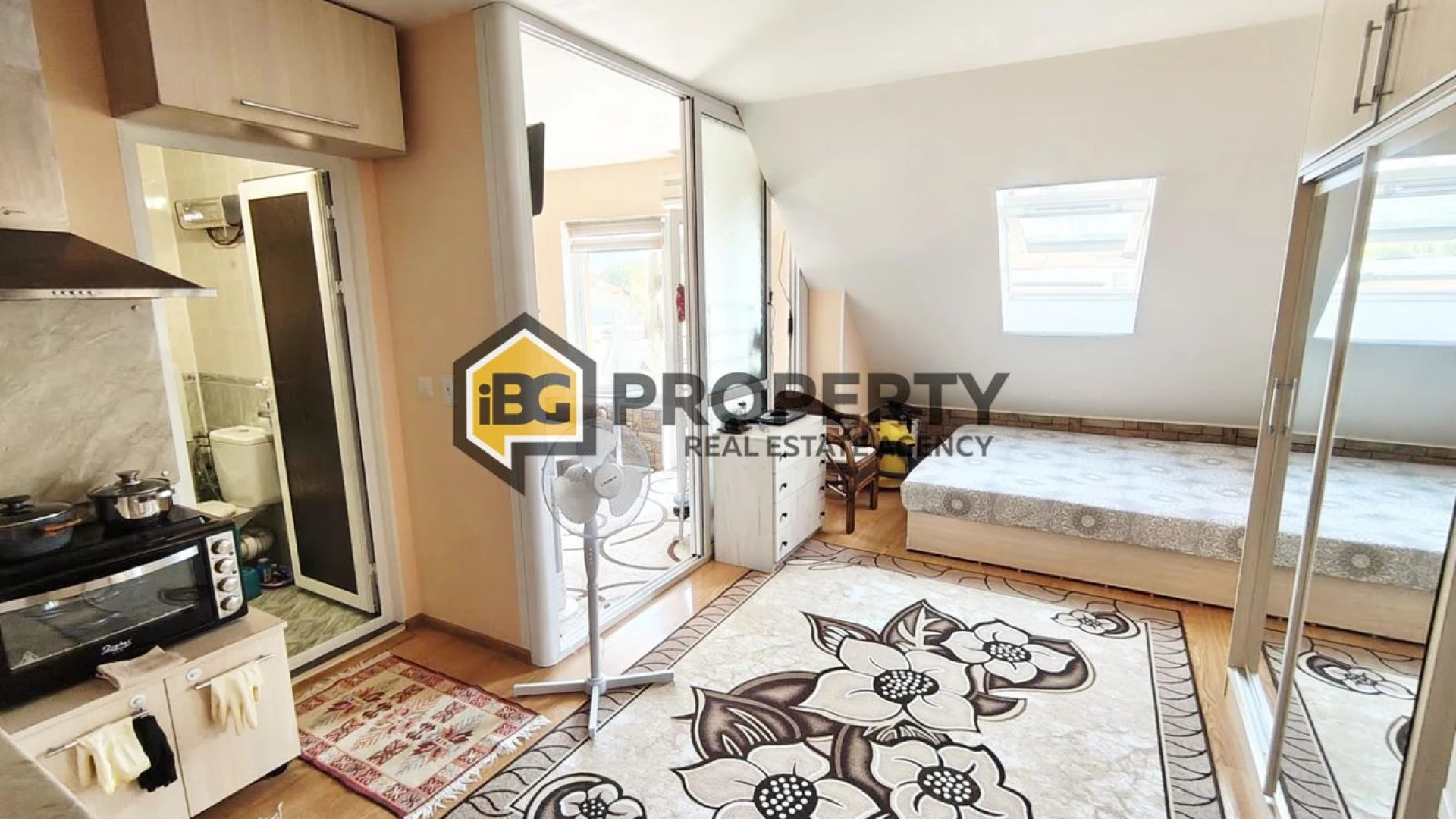 Artistic Studio with Sea View
