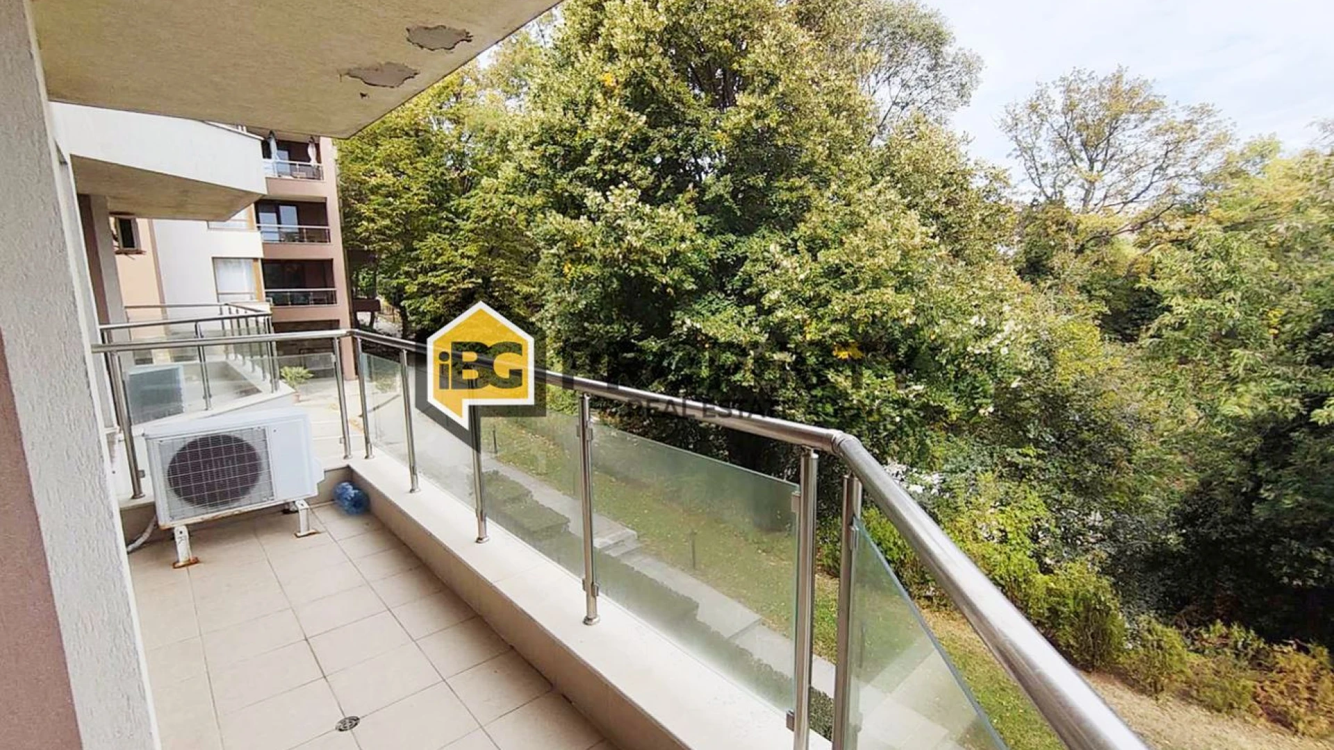 One-bedroom on the First Line